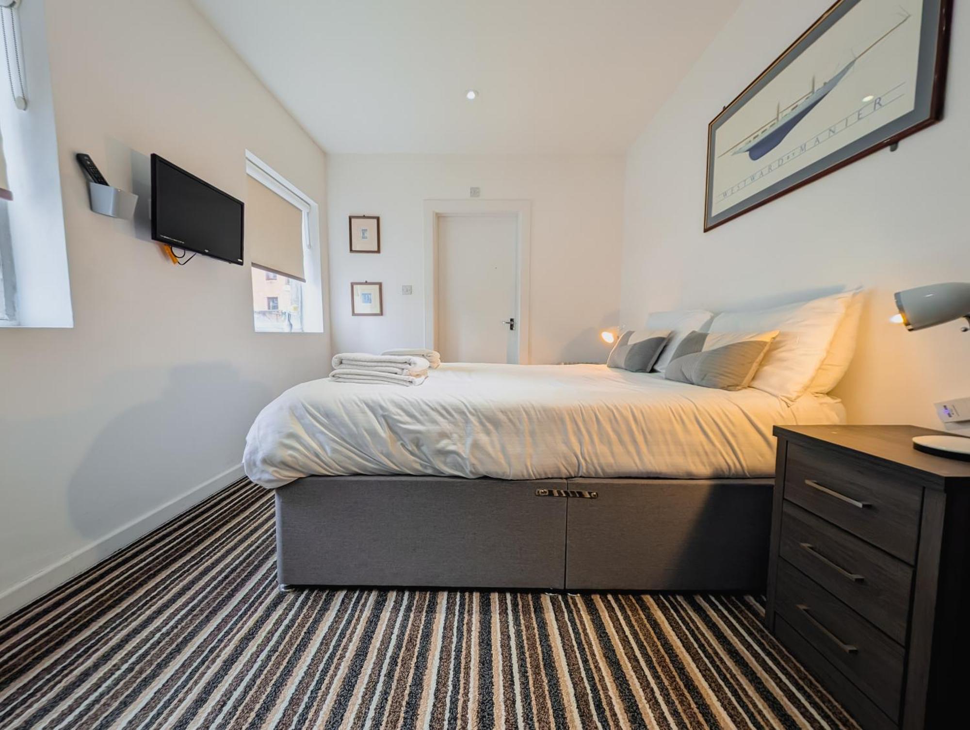 Bay & Harbour Holiday Apartments & Rooms Only Weston-super-Mare Bagian luar foto